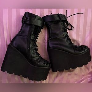Traitor boot platforms